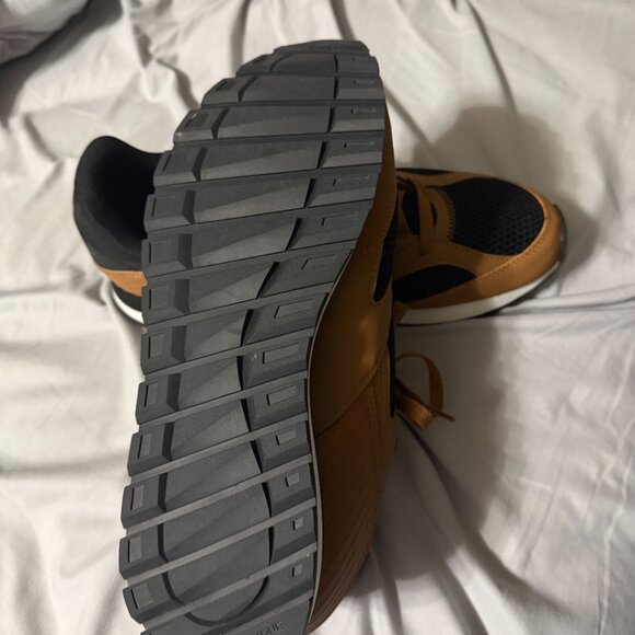 Under Armour Essential Runner Shoes - Picture 3 of 4